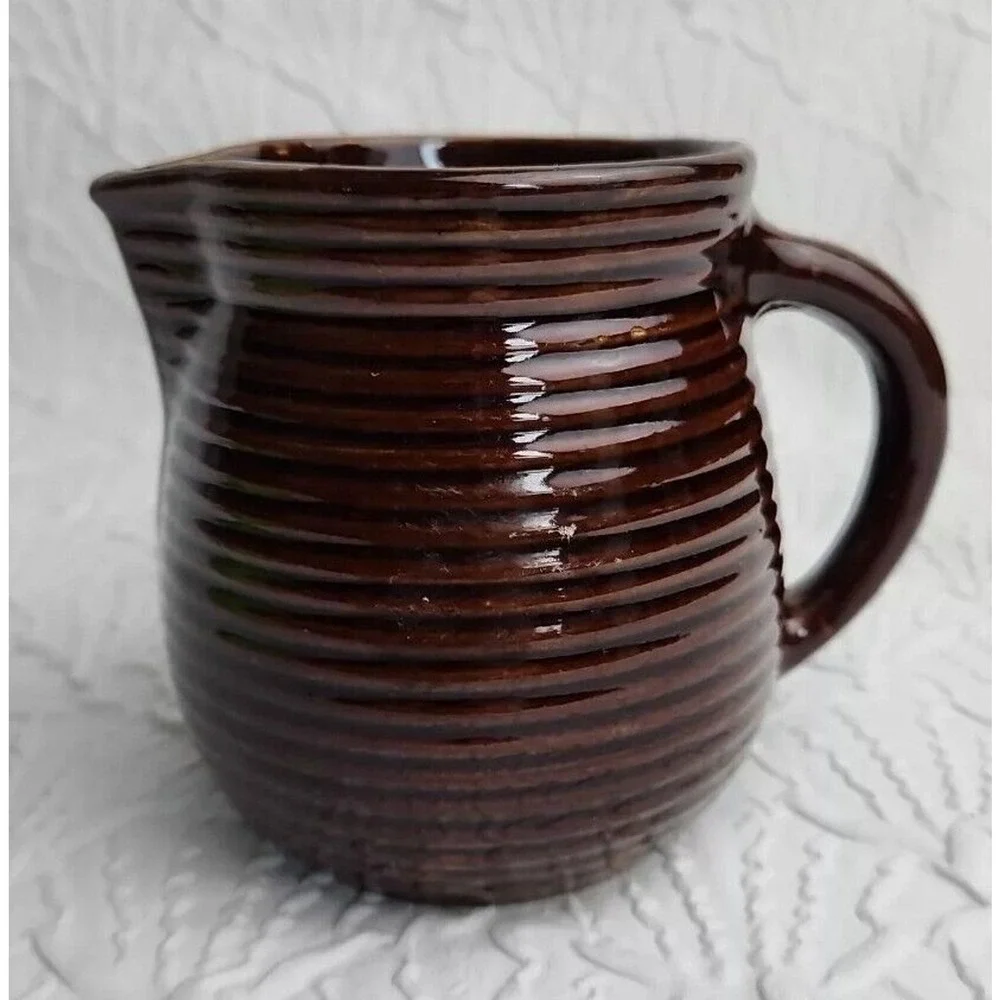 VINTAGE WESTERN STONEWARE MAPLE LEAF Beehive Design MILK PITCHER